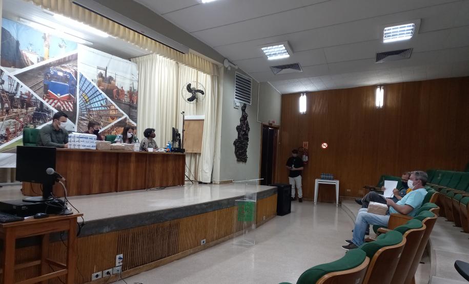 Sessão de abertura de envelopes com propostas técnicas