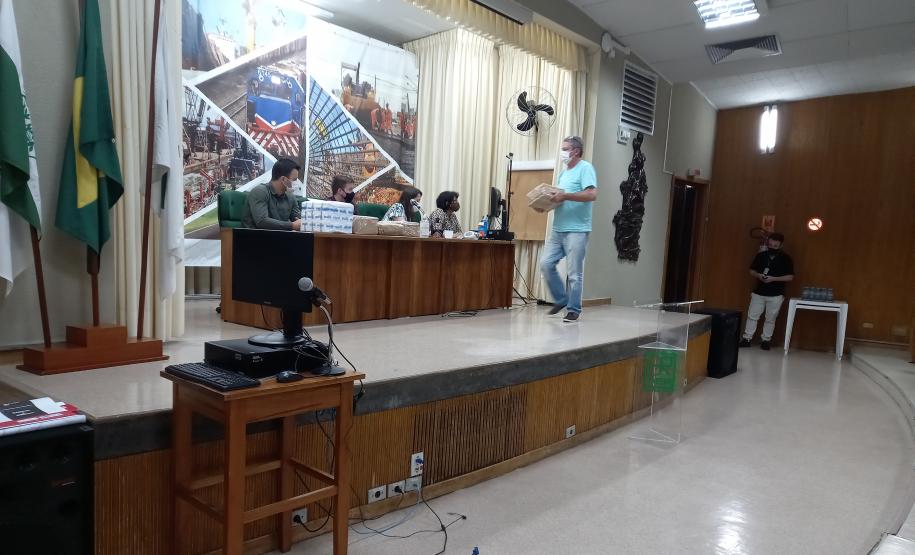 Sessão de abertura de envelopes com propostas técnicas