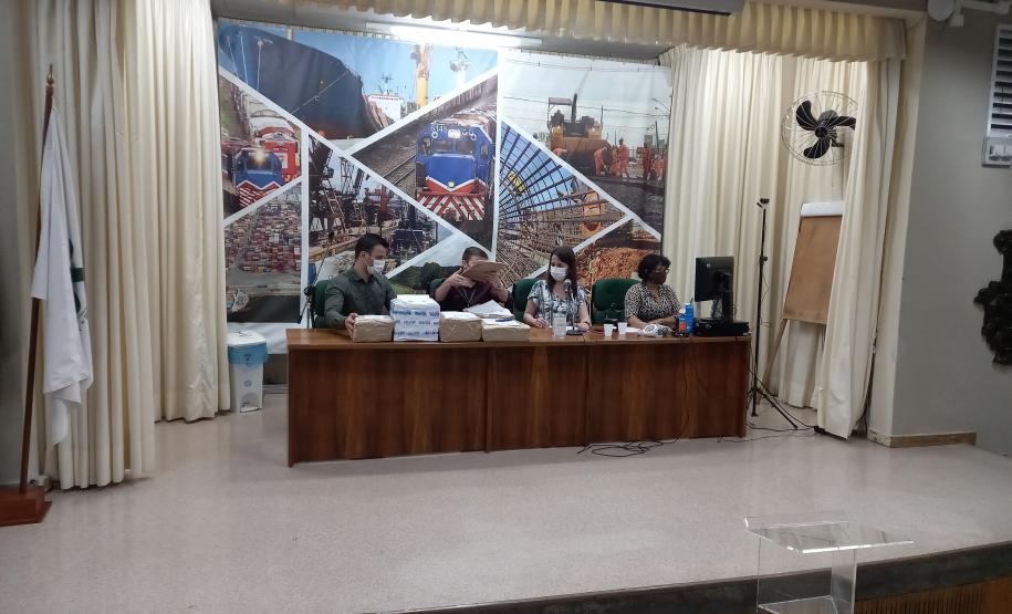 Sessão de abertura de envelopes com propostas técnicas