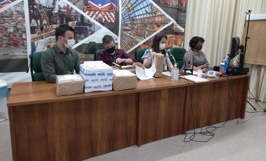 Sessão de abertura de envelopes com propostas técnicas