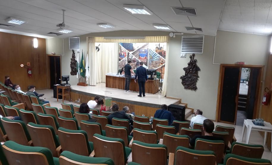 Sessão de abertura dos envelopes com documentos de habilitação