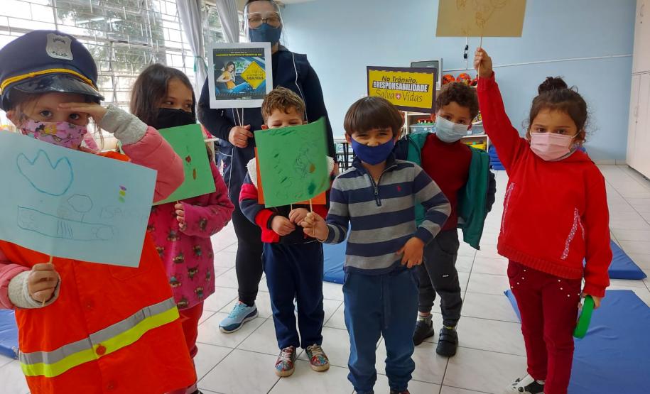 Atividades EPET Curitiba com estudantes do ensino fundamental