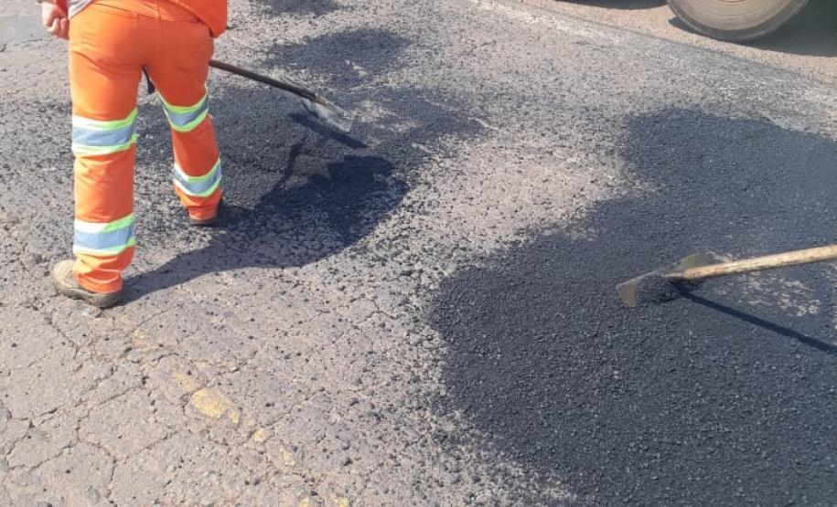 Serviços emergenciais na PR-239 entre Assis e Toledo