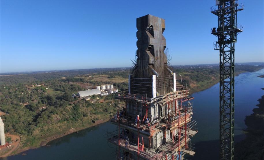 Obras na ponte na margem brasileira