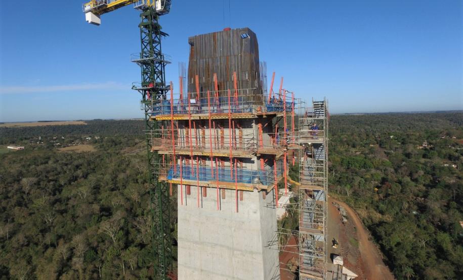 Obras na ponte na margem