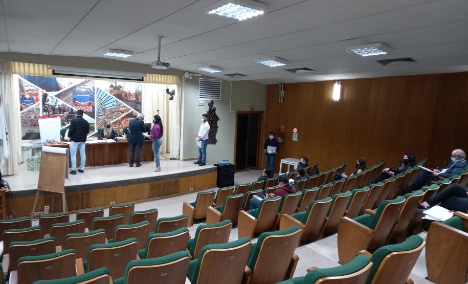 Sessão de abertura de envelopes