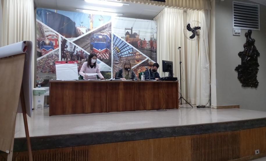 Sessão de abertura de envelopes