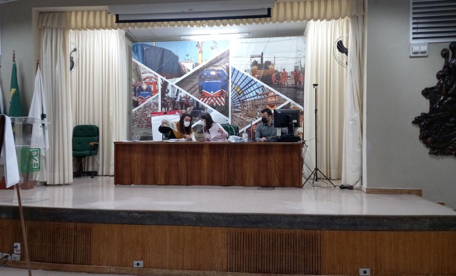 Sessão de abertura de envelopes