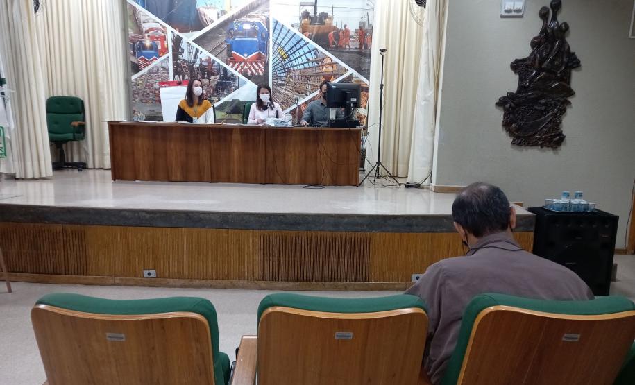 Sessão de abertura de envelopes