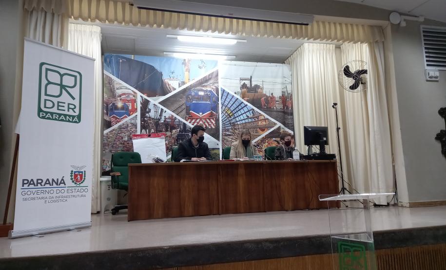 Abertura de envelopes no auditório do DER-PR