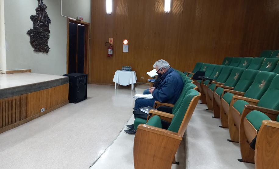 Abertura de envelopes no auditório do DER-PR