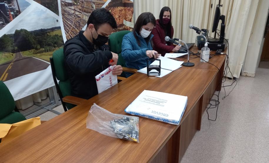 Abertura de envelopes de habilitação da PR-990