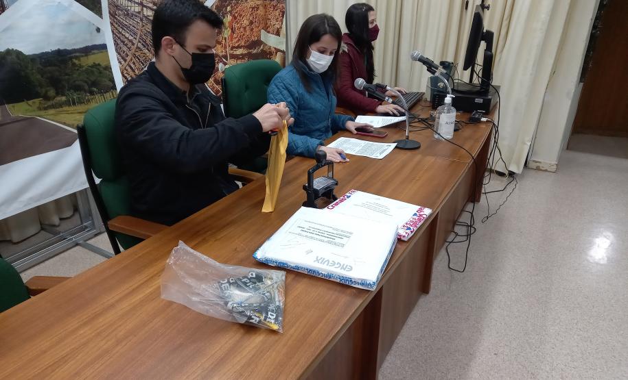 Abertura de envelopes de habilitação da PR-990