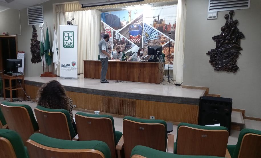 Abertura de envelopes do lote 03 da PR-317 no auditório do DER/PR