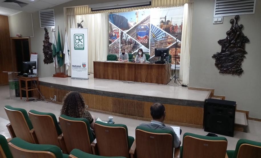 Abertura de envelopes do lote 03 da PR-317 no auditório do DER/PR