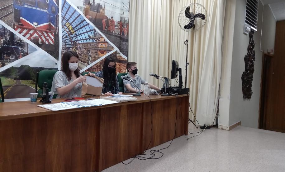 Abertura de envelopes do lote 01 da PR-463 no auditório do DER/PR