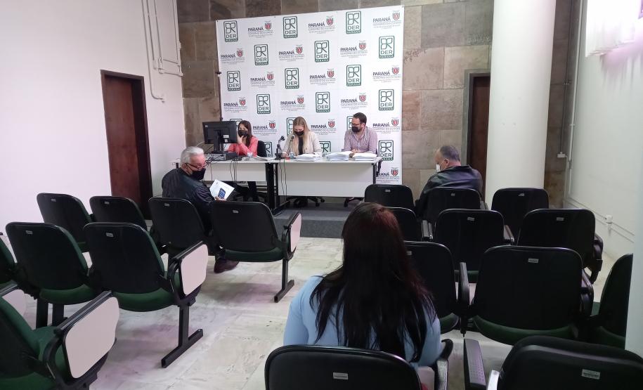 Sessão de abertura de envelopes