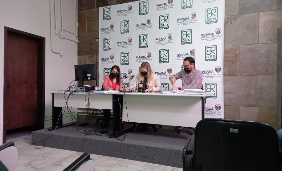 Sessão de abertura de envelopes