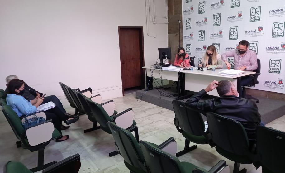 Sessão de abertura de envelopes