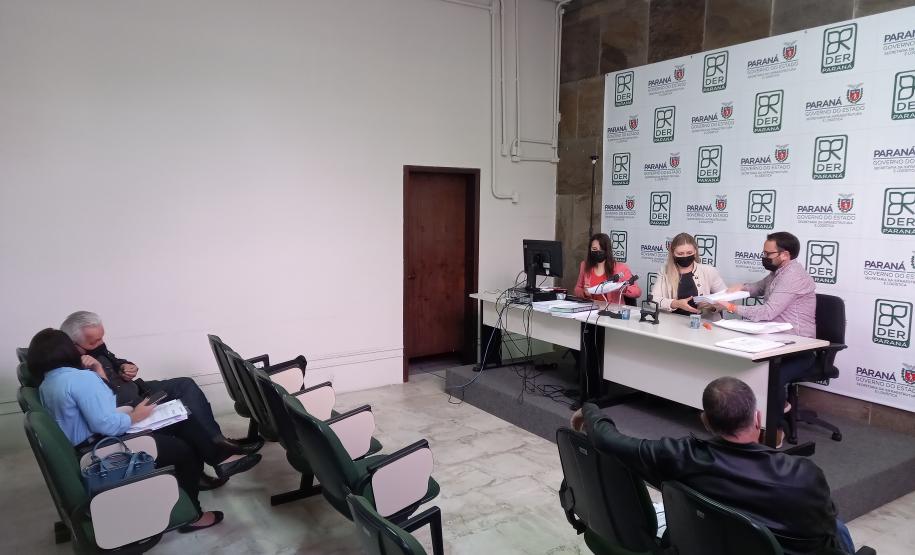 Sessão de abertura de envelopes