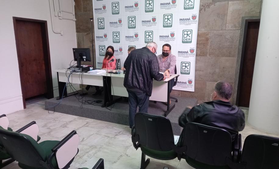 Sessão de abertura de envelopes