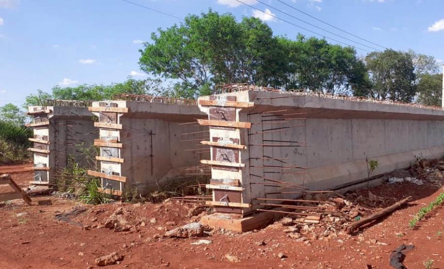 Novo viaduto de Água Boa em execução