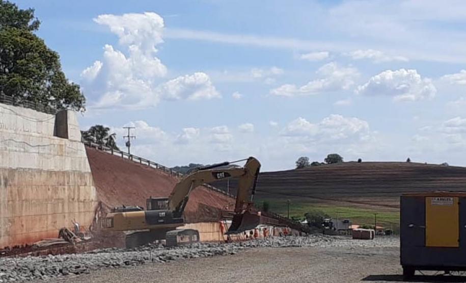 Novo viaduto de Água Boa em execução