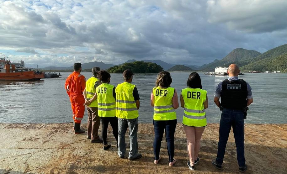 Equipe de fiscalização do DER/PR