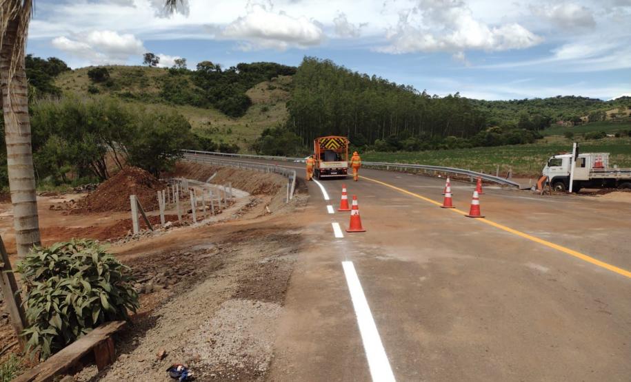 Sinalização sendo concluída em trecho da PR-650