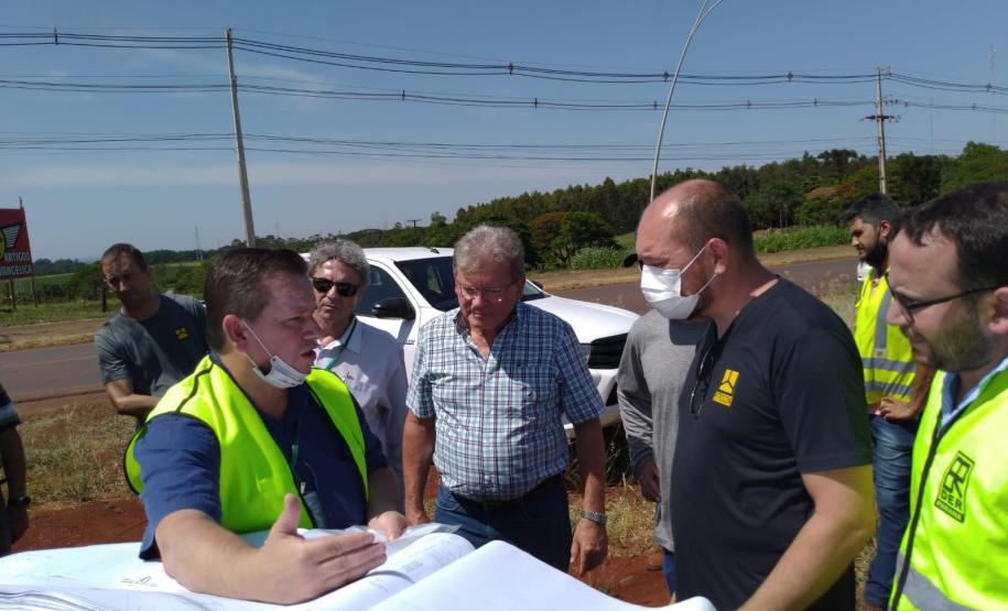 Reunião técnica no local da obra