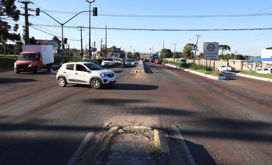Cruzamento entre BR-376, Rua Joinville e a Alameda Bom Pastor