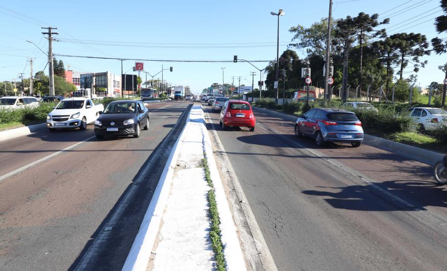 Cruzamento entre BR-376, Rua Joinville e a Alameda Bom Pastor