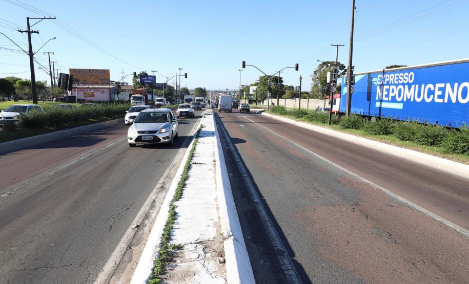 Cruzamento entre BR-376, Rua Joinville e a Alameda Bom Pastor