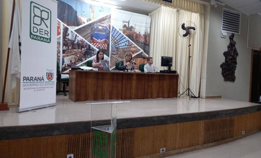 Sessão de abertura de envelopes com documentos de habilitação