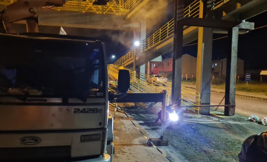 Reparos em passarela na PR-407