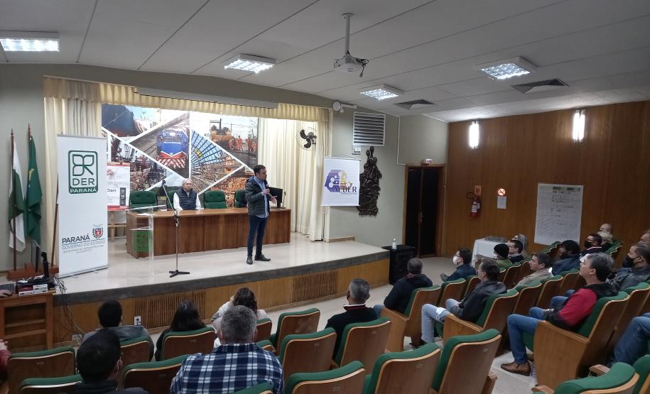 Abertura do curso de Agentes de Trânsito no auditório do DER/PR