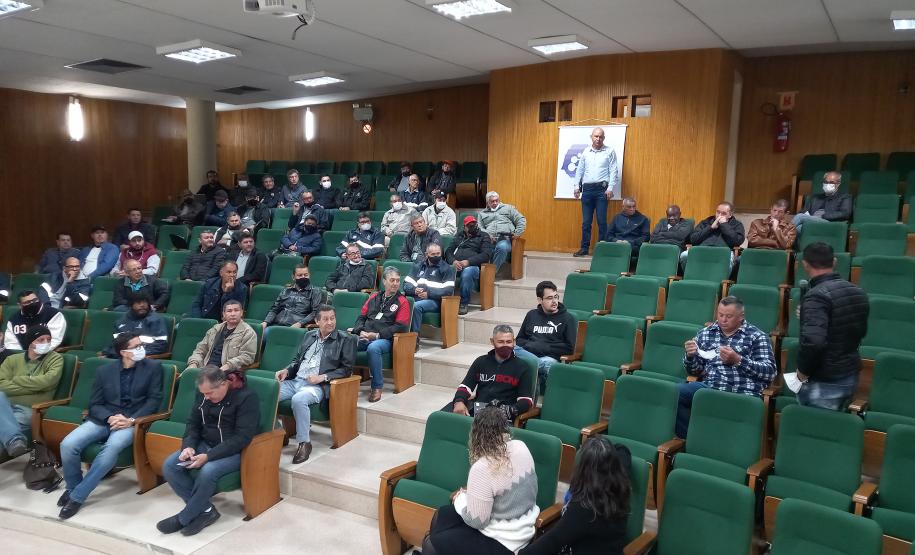 Abertura do curso de Agentes de Trânsito no auditório do DER/PR