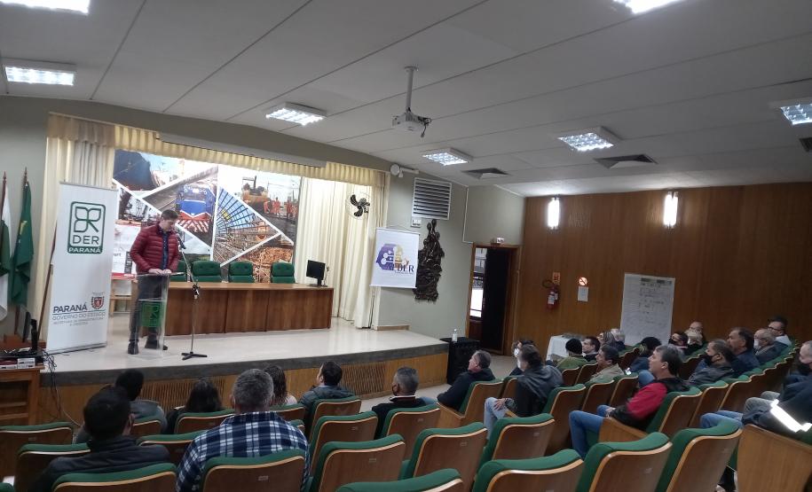 Abertura do curso de Agentes de Trânsito no auditório do DER/PR
