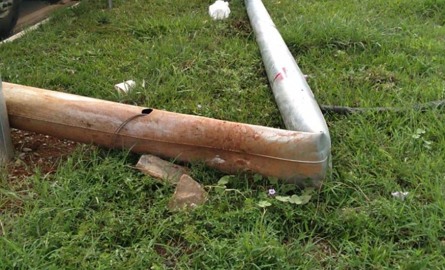 Obra inclui 39 novos conjuntos de postes de 15 metros de altura, substituição de postes danificados e instalação de novos equipamentos em trecho de mais de 14 quilômetros. Na foto, serviços executados em março.