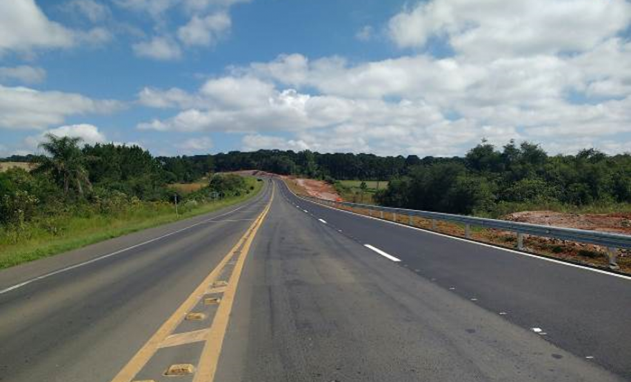 Terceira faixa BR-373 km 223+580 ao km 224+900