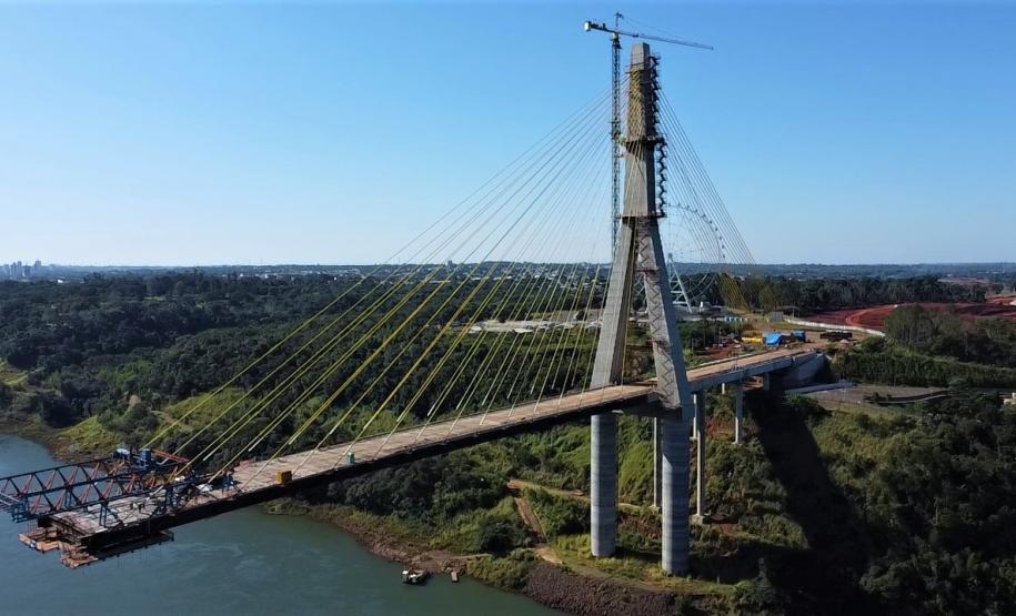 Ponte na margem brasileira