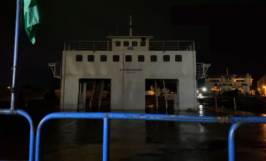 Ferry boat em deslocamento pelo Oceano Atlântico até Navegantes/SC