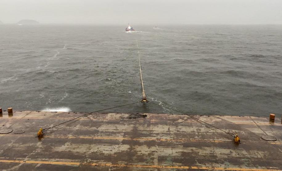 Ferry boat em deslocamento pelo Oceano Atlântico até Navegantes/SC