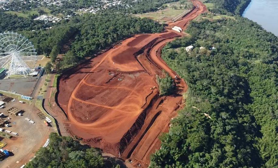 Obras da rodovia de acesso