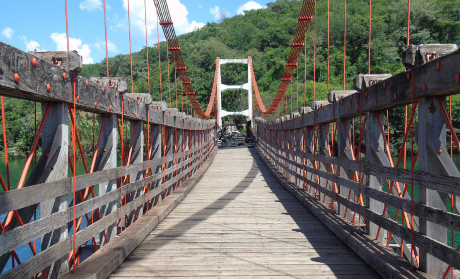 Ponte Pênsil de Ribeirão Claro