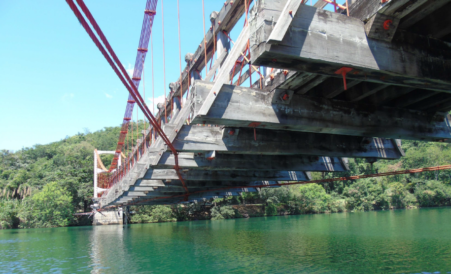 Ponte Pênsil de Ribeirão Claro