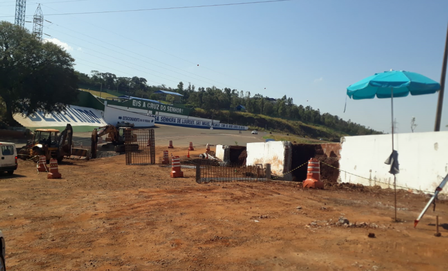 Passarela de Bandeirantes em obras