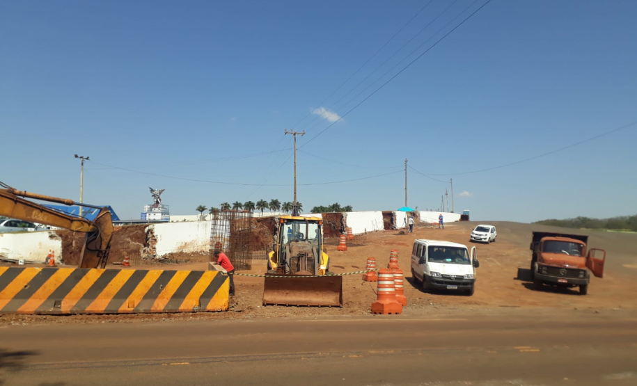 Passarela de Bandeirantes em obras