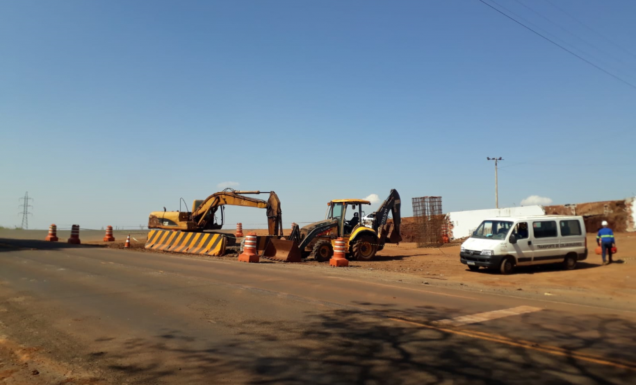 Passarela de Bandeirantes em obras