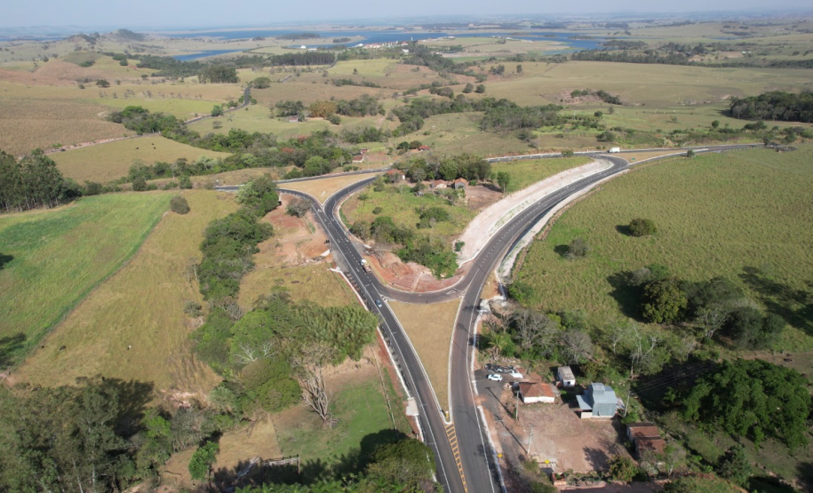 Curva concluída na PR-151 em Ribeirão Claro